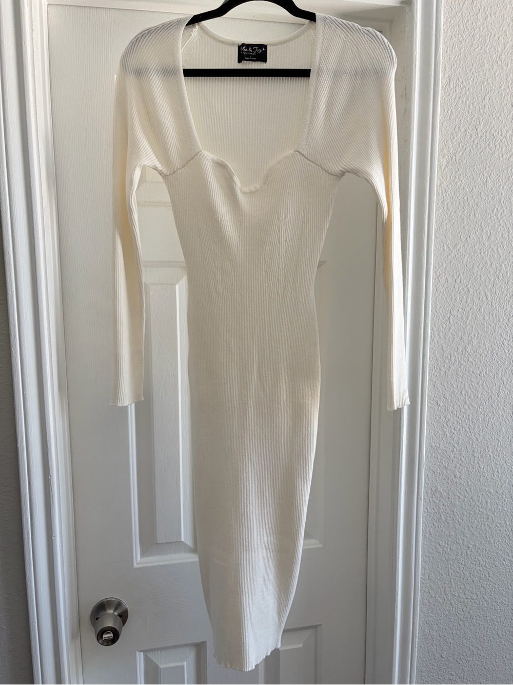 Neutral Ribbed Long-Sleeve Midi Dress with Sweetheart Neckline